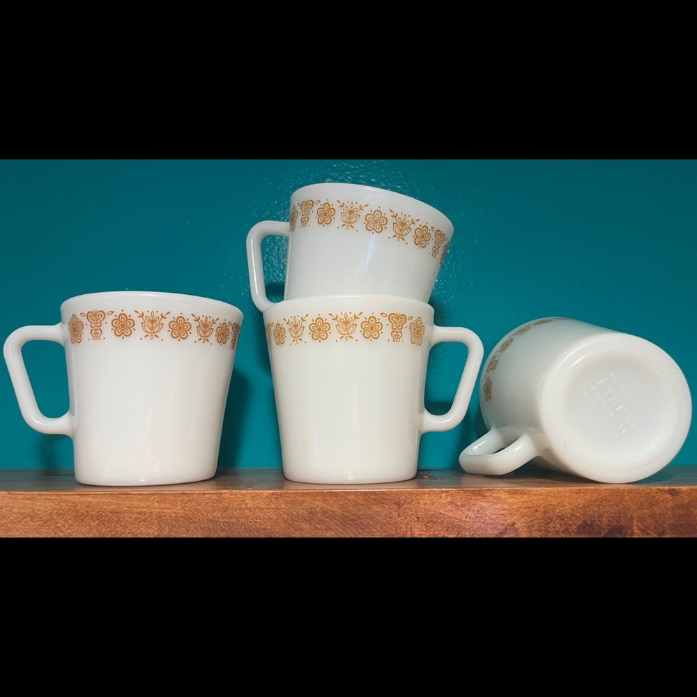 Cute vintage butterfly & flower Pyrex milk glass mugs in excellent condition